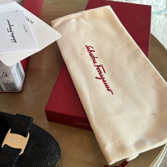Ferragamo Vara pump in nero calf. New in box with shoe bag. Originally $880. - Picture 3 of 8